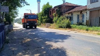 Sıcaklığın 35 dereceyi bulduğu Bilecikte asfalt eridi