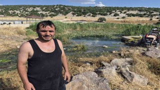 Sıcaktan bunalanlar su kanallarına koştu