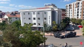 Siirtte AK Parti il binası önüne bırakılan şüpheli çanta kontrollü patlatıldı