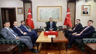 Siirt'te göreve başlayan mülki idare amirleri Vali Kızılkaya ile bir araya geldi