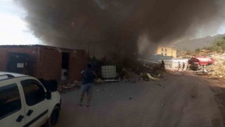 Sındırgıda işçilerin kaldığı konteynerlerde yangın