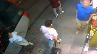 Sirkecide tramvay kadına çarptı