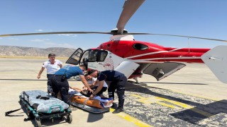 Şırnak'ta ambulans helikopter yaralı şahıs için havalandı