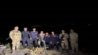 Şırnakta dağda mahsur kalan 2 mühendis askeri helikopterle kurtarıldı