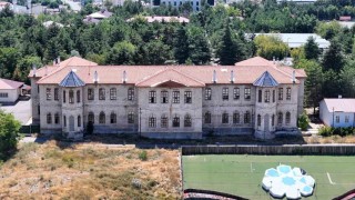 Sivasta 1 buçuk asırdır kesintisiz eğitim veren metkep günümüzde de eğitime ışık tutuyor
