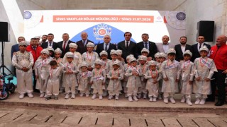 Sivasta çocuklar 5 asırlık vakıf geleneğiyle sünnet şöleninde buluştu