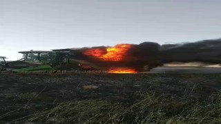 Sivasta hasat sırasında biçerdöver alev topuna döndü
