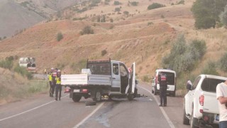 Sivasta kamyonetle otomobil çarpıştı: 1 ölü, 2 yaralı