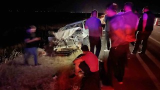 Siverekte otomobil koyun sürüsüne daldı: 3 kişi yaralandı, 11 koyun telef oldu
