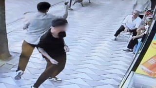 Sokak ortasında bıçaklı ve silahlı kavga: 1 yaralı