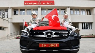 Sünnet çocukları valinin makam aracıyla şehir turu attılar