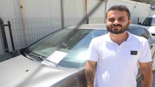 Sürttüğü aracın sahibini bulamayınca ön cama ‘Arabaya hafif sürttüm, lütfen bana ulaşın notunu bıraktı