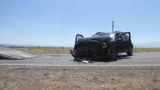SUV araçlar kafa kafaya çarpıştı: 9 yaralı