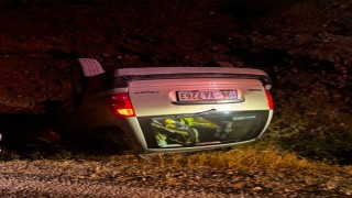 Takla atan otomobildeki 2 kişi yaralandı