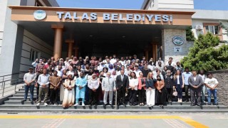 Talasta renkli buluşma