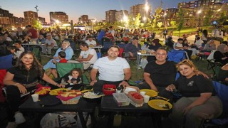 Talasta yaz akşamları açık hava sinemasıyla renklendi