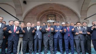 Tarihi Fetih Camii restorasyonun ardından ibadete açıldı