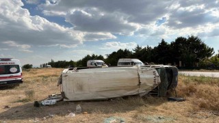 Tarım işçilerini taşıyan minibüs devrildi: 17 yaralı