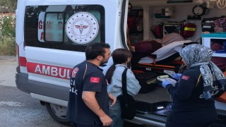 Tarım işçilerini taşıyan servis devrildi 6 işçi yaralı
