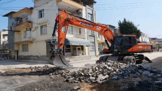 Tarsusta 17 sokak 10 bin ton sıcak asfaltla yenilendi