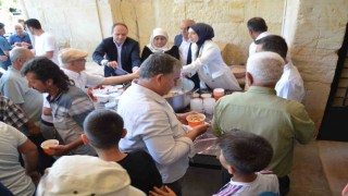 Tercanda tarihi kervansarayda vatandaşlara aşure ikram edildi