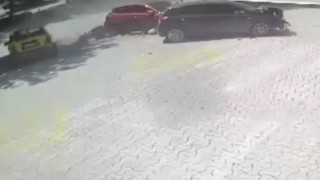 Ticari taksinin anne ile kızına çarptığı kazanın görüntüsü ortaya çıktı