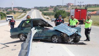 Tofaş bariyerlere ok gibi saplandı: 1 yaralı