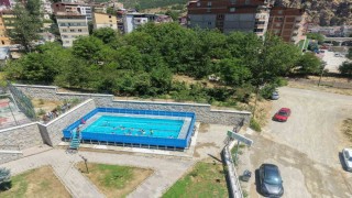 Torul ilçesinde portatif havuzda yüzme eğitimi