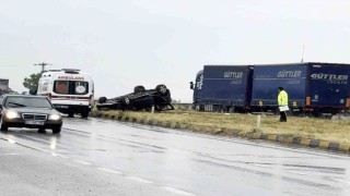 Tosya'da otomobil takla attı: 2 yaralı