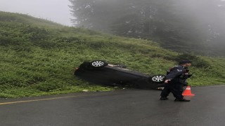Trabzonda otomobil uçuruma yuvarlandı: 2 Yaralı