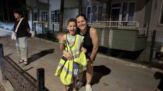 Trafik polislerinden işitme engelli kardeşlere yürek ısıtan sürpriz