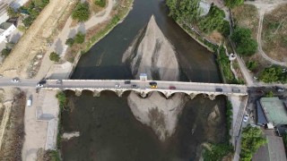 Tunca Nehri alarm veriyor: Sular çekildi, kirlilik gün yüzüne çıktı
