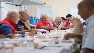 Türk Kızılaydan huzurevi sakinlerine anlamlı ağırlama