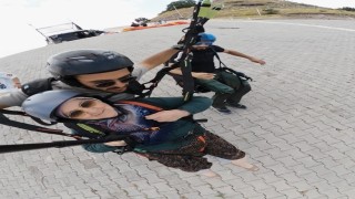 Türkan teyzenin paraşüt macerası güldürdü: İnşallah tansiyonumu yükseltmez