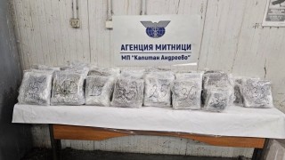 Türkiyeye sokulmak istenen 47 kilo esrar sınırda ele geçirildi