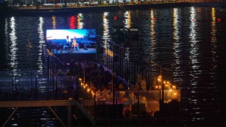 Tuzla Mekan İskelede yıldızların altında sinema keyfi
