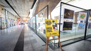 Uluslararası Karikatür Sergisi otogarda sanatseverlerle buluştu