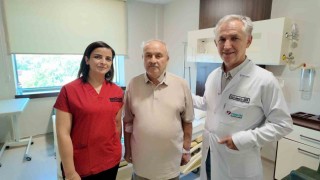 Uyanık halde ameliyata alınan hasta şah damarındaki yüzde 90lık darlıktan kurtuldu