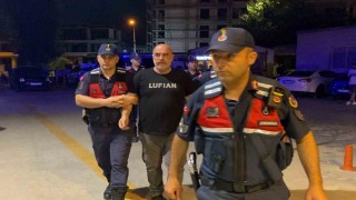 Uyuşturucudan gözaltına alınan Ezel Akayın kenevir tarlasına çevirdiği evinden şok görüntüler