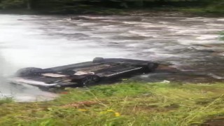 Uzungöl'de araç şelaleye uçtu: 1 yaralı