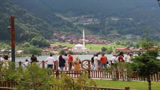 Uzungölde turizm sezonu hareketlendi, otellerde doluluk arttı