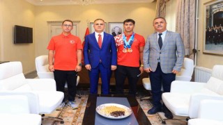 Vali Akbıyık Dünya şampiyonunu ağırladı
