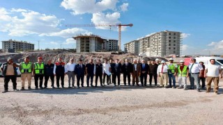 Vali Karakaya, Ahlattaki Ahıskalı Türkleri TOKİ konutlarını inceledi