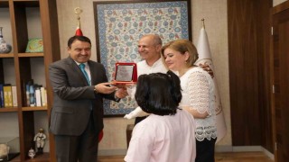Vali Musa Işın, koruyucu aileler ve çocuklarını valilikte ağırladı