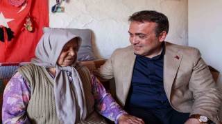Vali Sözer, yaşlı vatandaşın kapısını çaldı