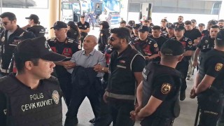 Vali Tuncay Sonel, koruma polisi Şükrü Eroğlu ile emekli polis memuru Gökhan Ertok Erzurum Adliyesinde ifade veriyor