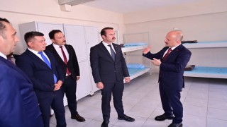 Vali Varol Geri Gönderme Merkezinde incelemelerde bulundu