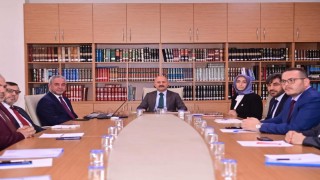 Vali Varol, İl Müftülüğünde yürütülen hizmetler hakkında bilgi aldı