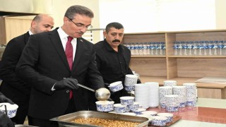 Valisi Aydın Baruştan emniyet personeline aşure ikramı