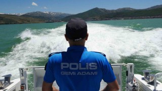 Van Gölünde kaçak avcılığa deniz polisinden geçit yok
